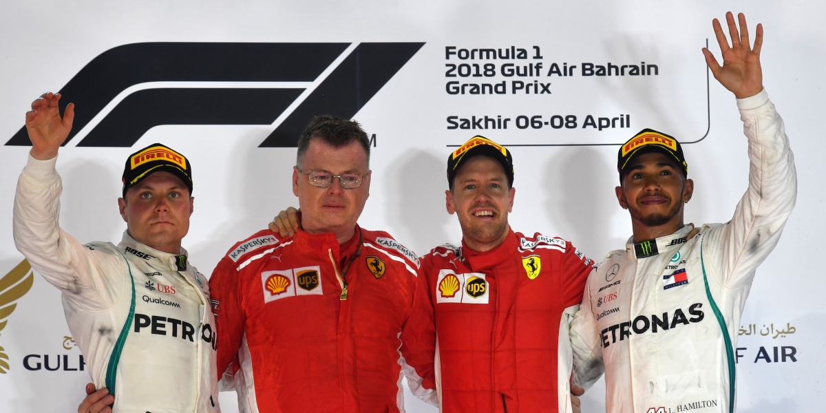 Sebastian Vettel cosigue llevarse la segunda carrera de la temporada, acompañado por Valtteri Bottas y Lewis Hamilton en el podio. Foto: Sutton images