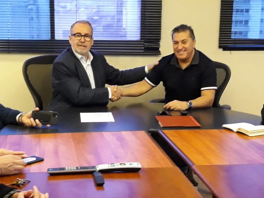 Laureano González durante su etapa como presidente, acompañado por el seleccionador José Peseiro.