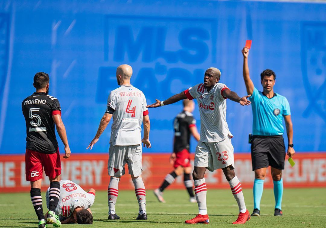 Junior Moreno fue expulsado por doble amonestación en el MLS is Back.