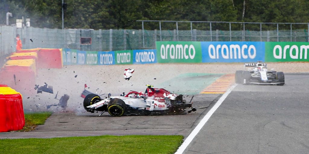 En la vuelta 10, Giovinazzi perdía el control del Alfa Romeo a la salida de Campus.