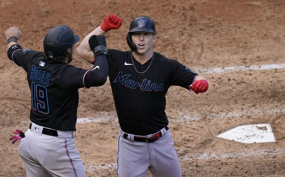 Marlins se llevan el primero.