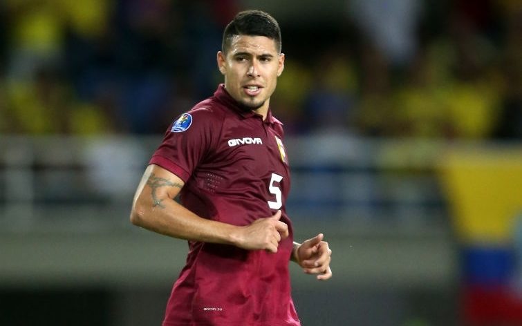 Jean Franco Fuentes, defensor de la Vinotinto. 