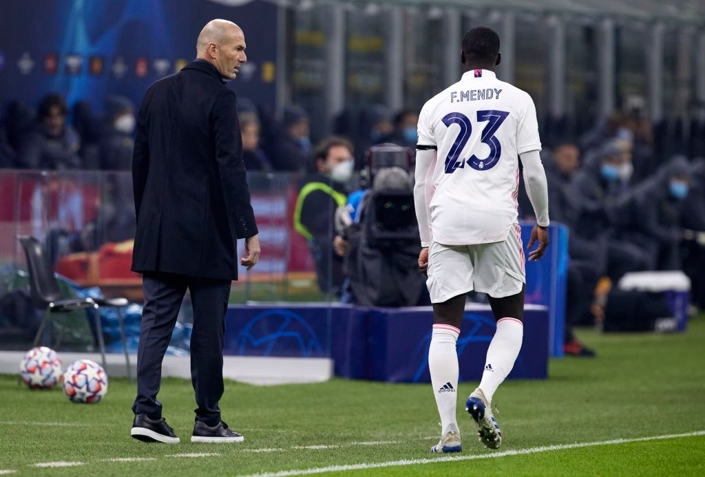 Zinedine Zidane y Ferland Mendy.