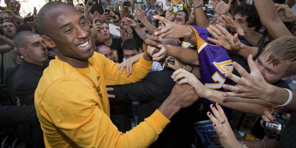 10 cosas que no sabías de Kobe Bryant 8 Kobe siempre dedicado a sus fans