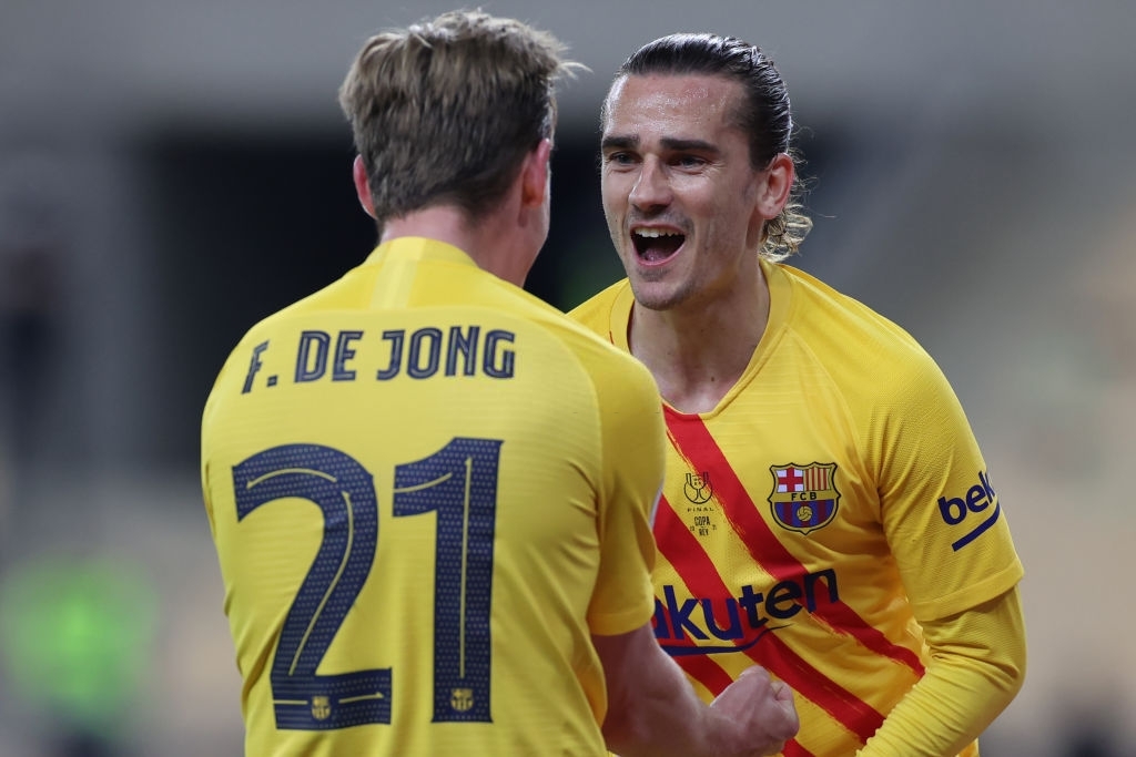 Griezmann y De Jong festejan su combinación goleadora