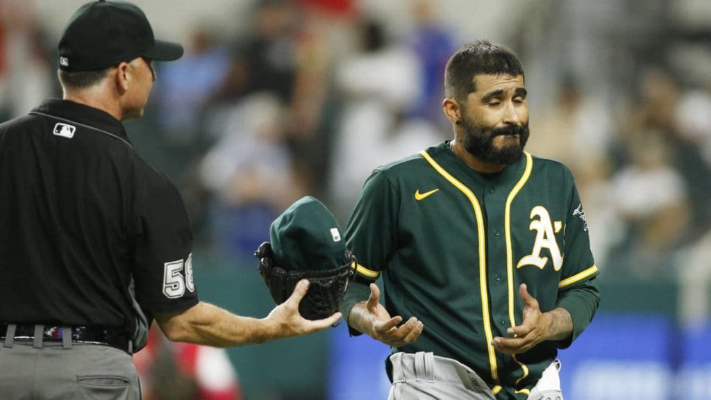 Lanzadores estallan contra la MLB, no están de acuerdo con ser revisados 4 Sergio Romo Athletics