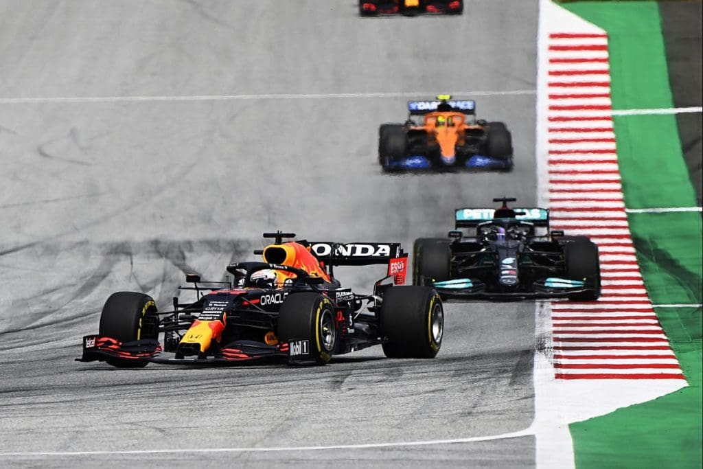 Max Verstappen y Lewis Hamilton