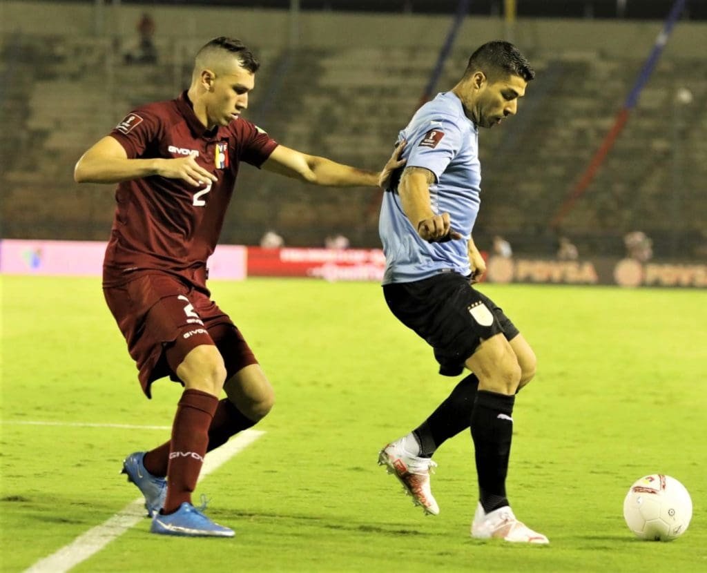 Venezuela 0-0 Uruguay, el debut premundialista de Nahuel Ferraresi 1 Nahuel Ferraresi vs Luis Suárez en el Venezuela 0-0 Uruguay