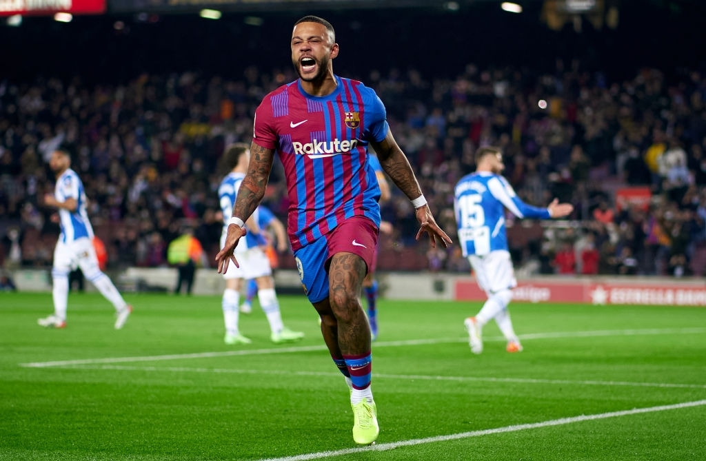 Memphis Depay anotó el primer gol de la era de Xavi