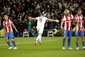 El festejo de Karim Benzema tras su gol