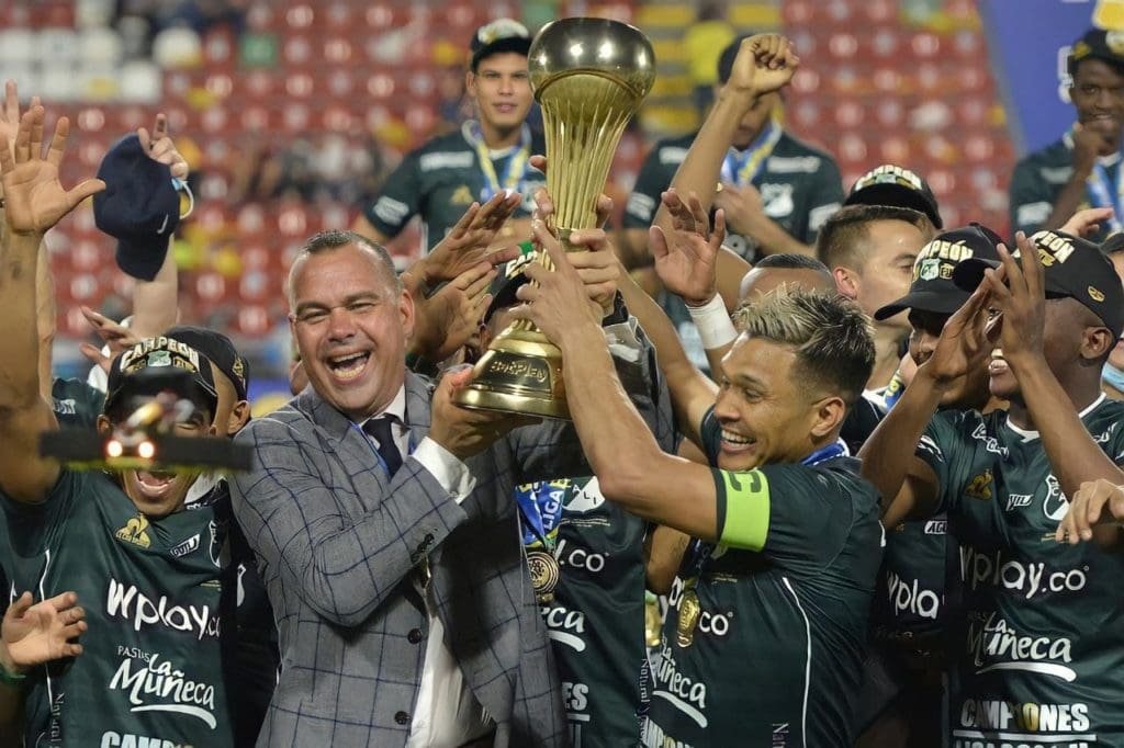 Farías, Dudamel y Páez: tres conocidos que luchan por volver a la Vinotinto 3 Rafael Dudamel levanta el trofeo de campeón en Colombia junto con Teófilo Gutiérrez