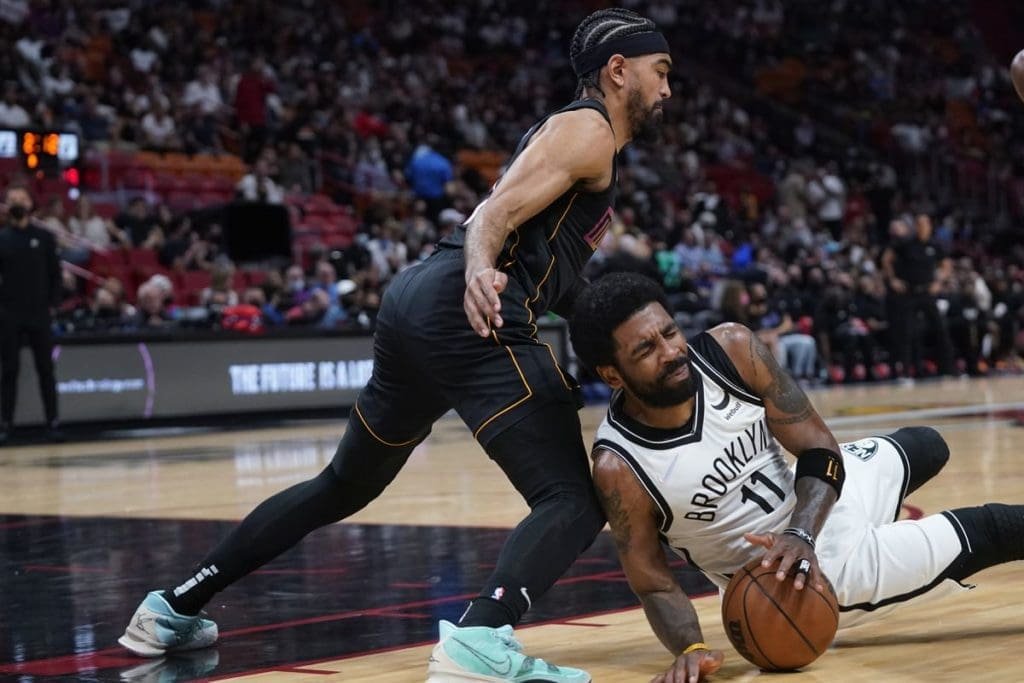 El Miami Heat llegó a 37 victorias ante Brooklyn 3 Kyrie Irving intentó hasta el final ante el Miami Heat