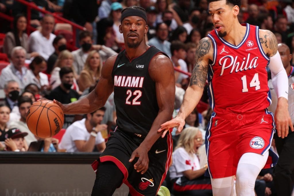 El Heat, sin Lowry, derrotó a los Sixers, sin Harden 1 Jimmy Butler anotó 21 puntos en la victoria del Heat
