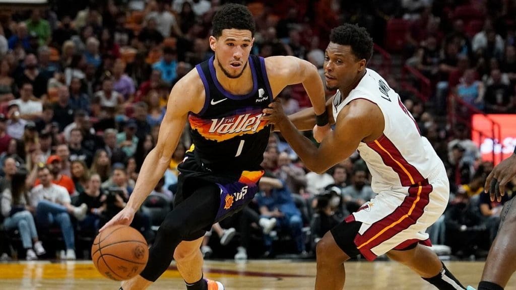 Los Suns apagaron la racha del Heat en casa 10 Devin Booker y los Suns derrotaron al Heat