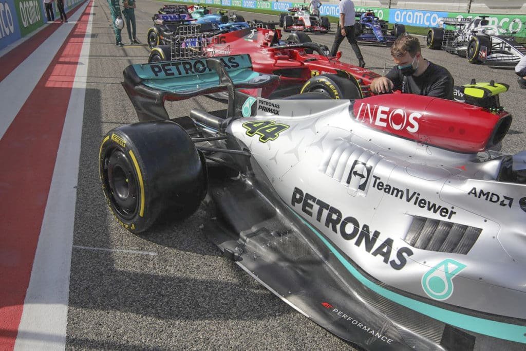 Vista de la suspensión trasera del W13. Foto: Motorsports images.