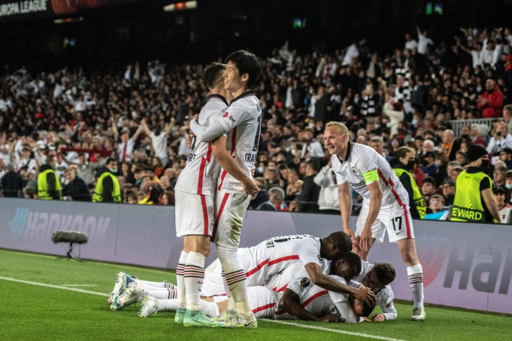 El festejo de Eintracht Frankfurt en la victoria 3-2 sobre Barcelona en Europa League