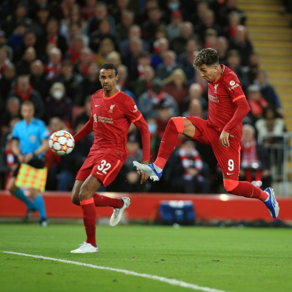 Roberto Firmino marcó doblete para Liverpool ante Benfica