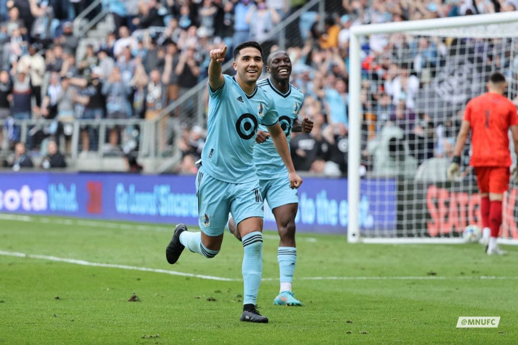 Reynoso manda ante Chicago 5 Reinoso