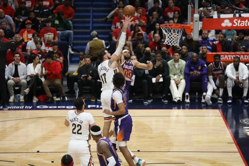 Jonas Valanciunas, imperial ante los Suns: Pelicans iguala la serie 6 Jonas Valanciunas