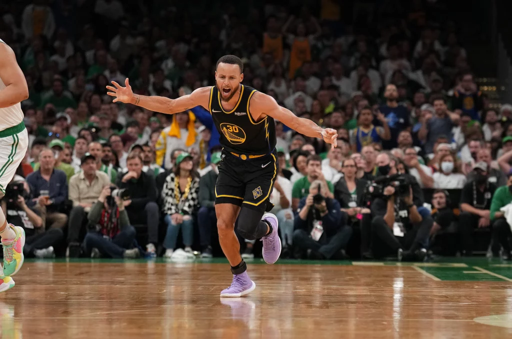 Los Warriors están vivos; 43 puntos de Steph Curry empatan la serie 2-2 5 Steph Curry