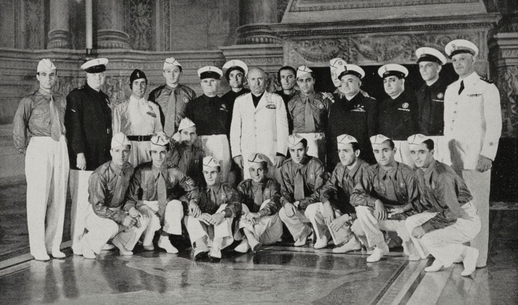 La selección italiana y Benito Mussolini en 1938