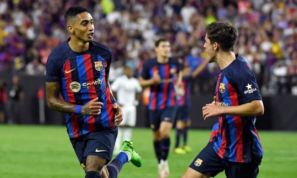 El Clásico: Raphinha va demostrando su clase con el Barcelona 3 Raphinha celebra su golazo ante Real Madrid