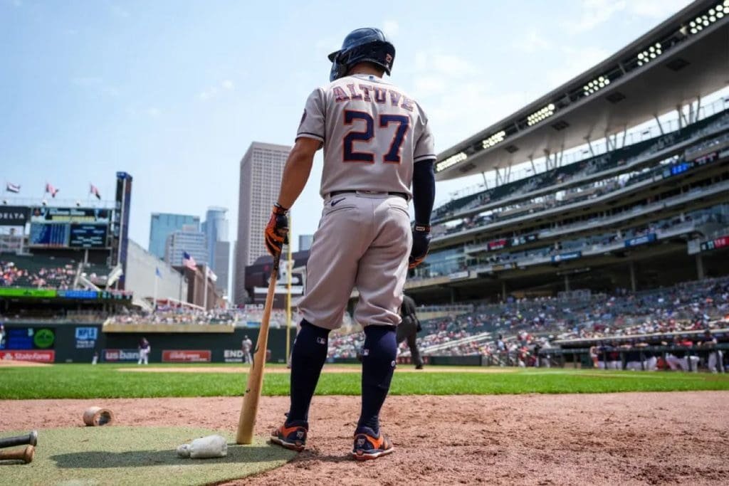 José Altuve sigue ascendiendo en la lista de jonroneros 4 esta es 1