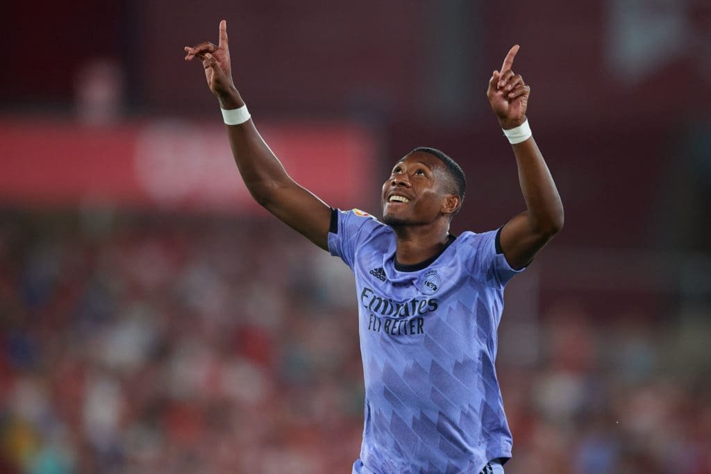 David Alaba decidió el triunfo del Real Madrid con un golazo de tiro libre 6 David Alaba celebra su golazo contra Almería