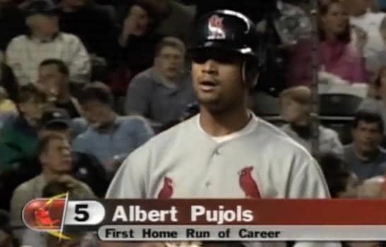 6 de abril de 2001,  Albert Pujols conecta su primer jonron ante Armando Reynoso.