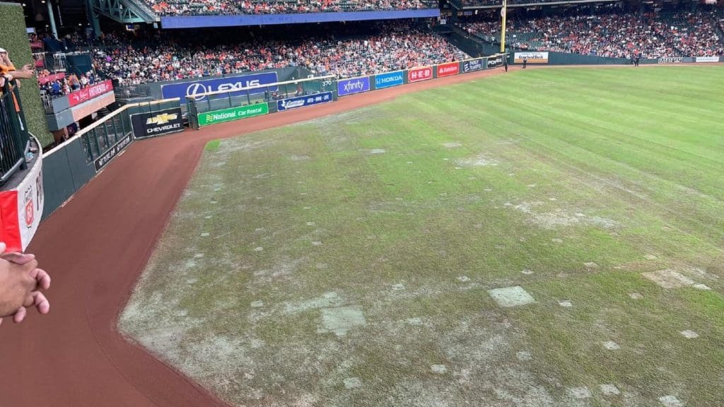 El Minute Maid Park luce en pésimas condiciones tras concierto de Bad Bunny 2 estaes
