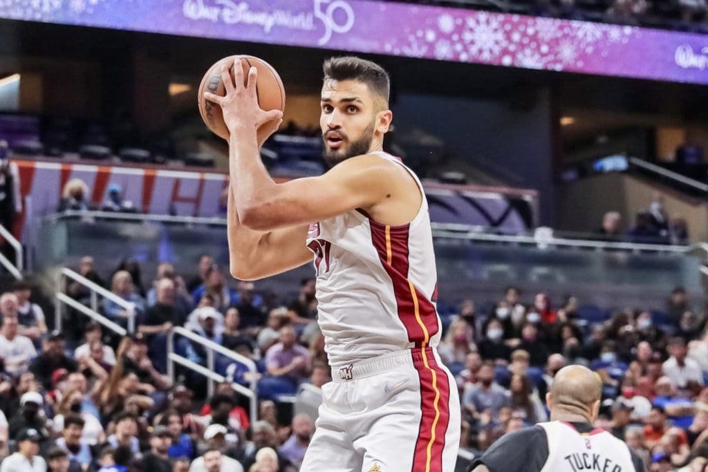 Omer Yurtseven solo piensa en ganar fuerza, potencia y encontrar su puesto en la rotación del Miami Heat 6 Omer Yurtseven