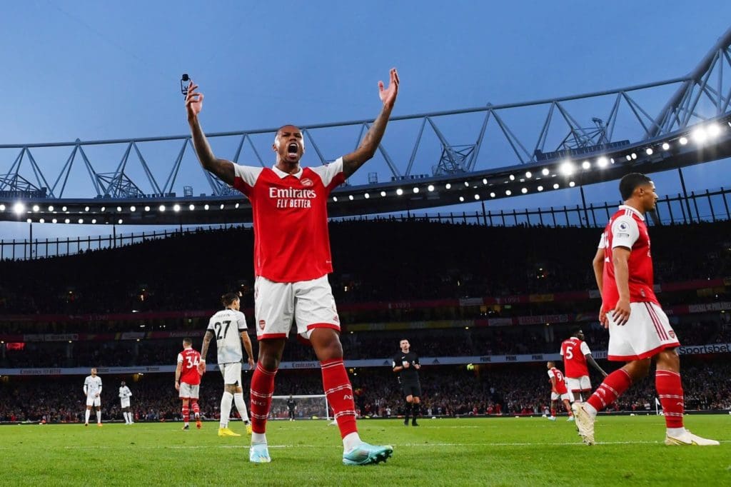 Gabriel Magalhaes celebra la victoria del Arsenal