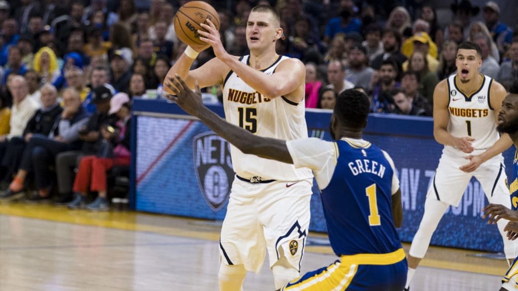 Los Nuggets consiguen su primera victoria de la temporada 9 Nikola Jokic JaMychal Green USATSI 19273992