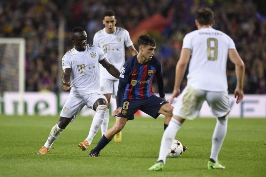 Pedri intentó revolucionar al Barcelona en Champions League, pero no pudo