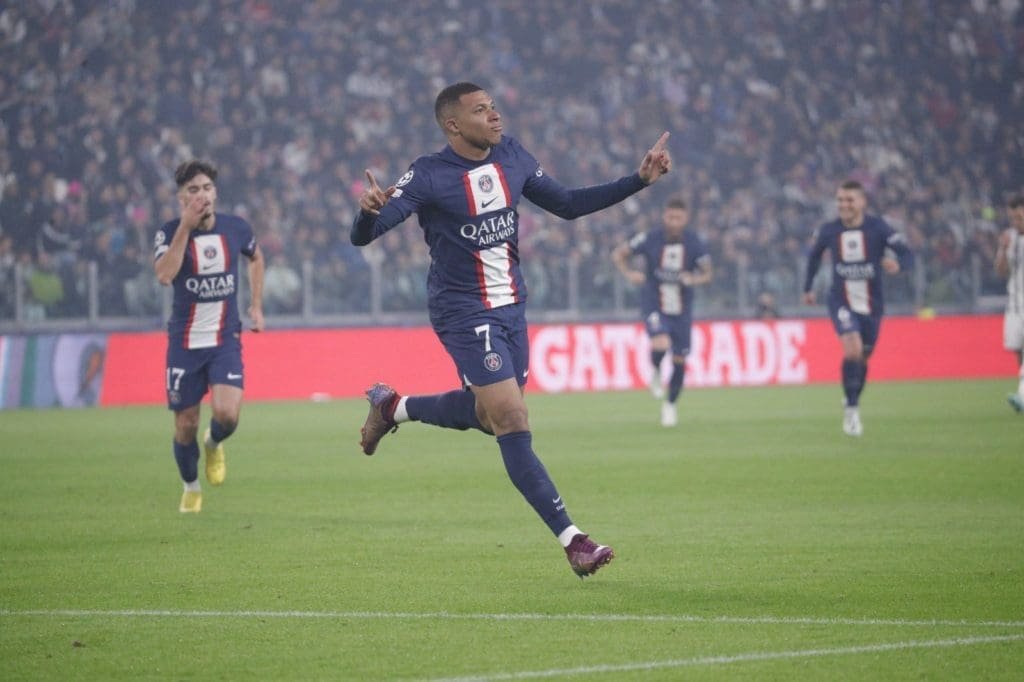 Kylian Mbappé anotó y asistió para PSG