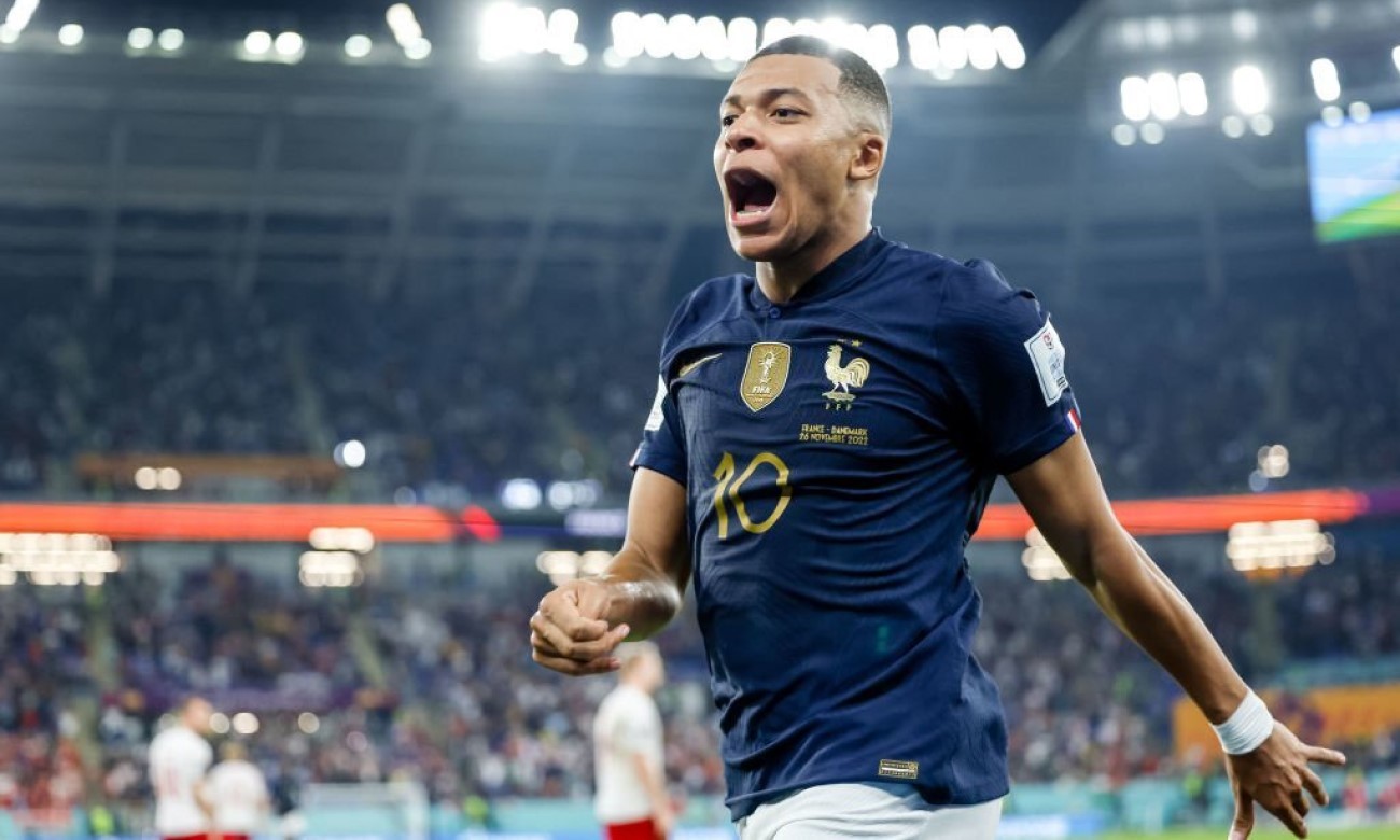 Kylian Mbappé marcó doblete para el triunfo y clasificación de Francia