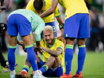 Neymar llora tras la eliminación de Brasil