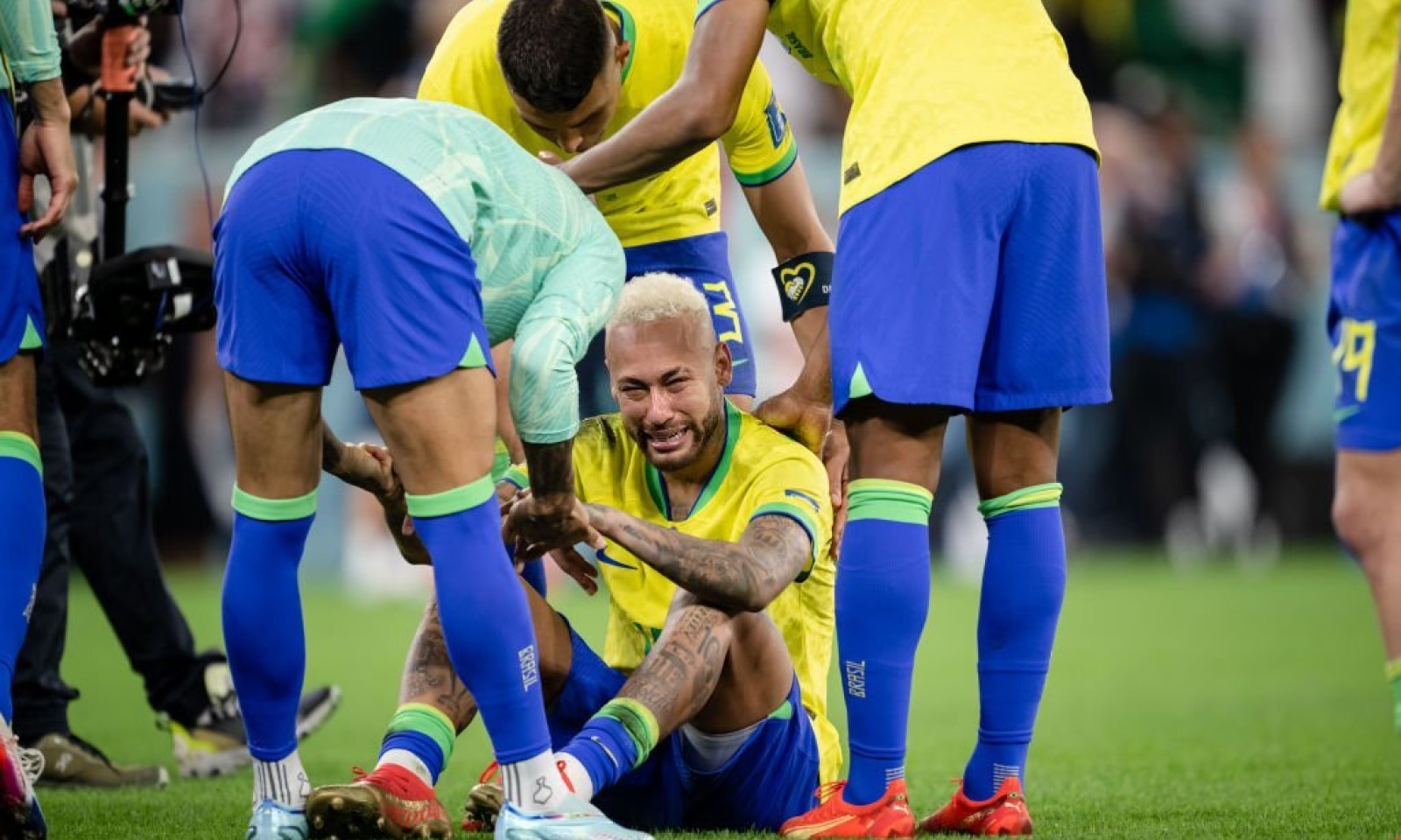 Neymar llora tras la eliminación de Brasil