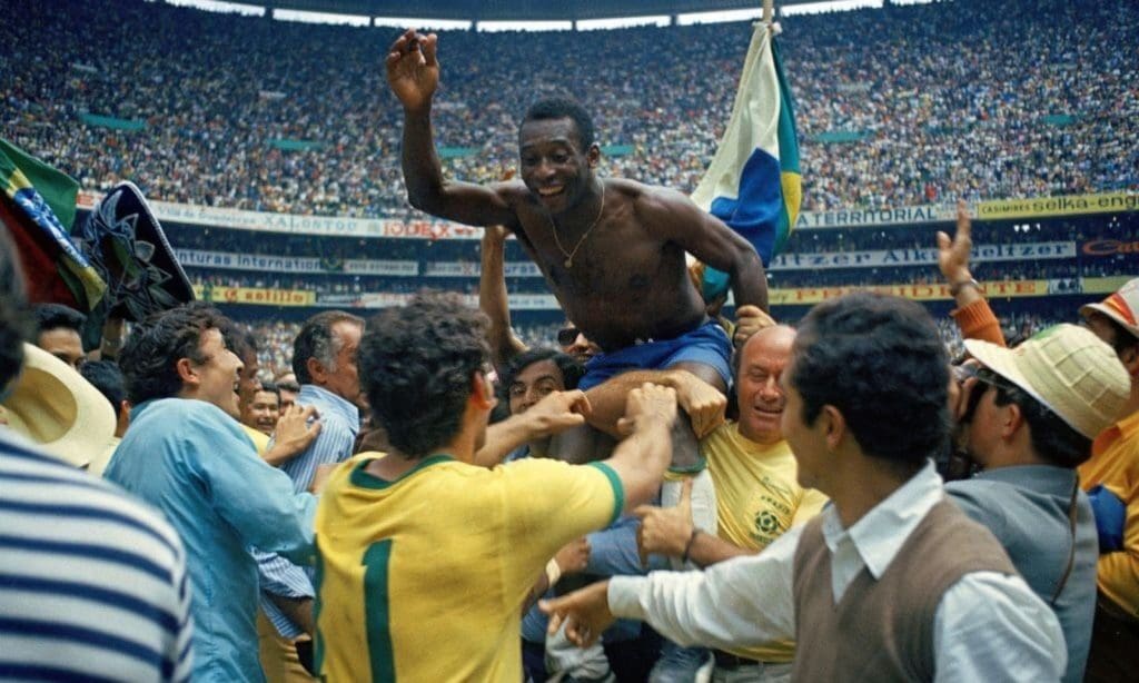 Pelé tras la conquista del mundial de 1970