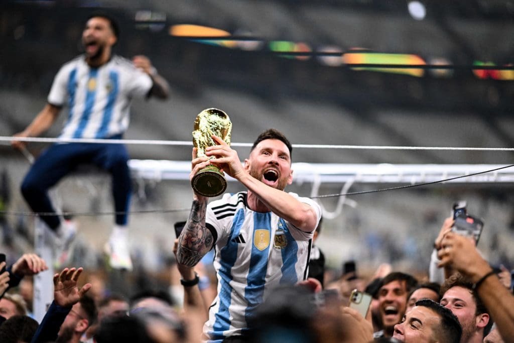 fbl wc 2022 match64 arg fra trophy 1