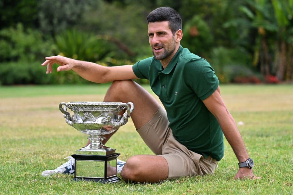 Djokovic con el trofeo del Australian Open.