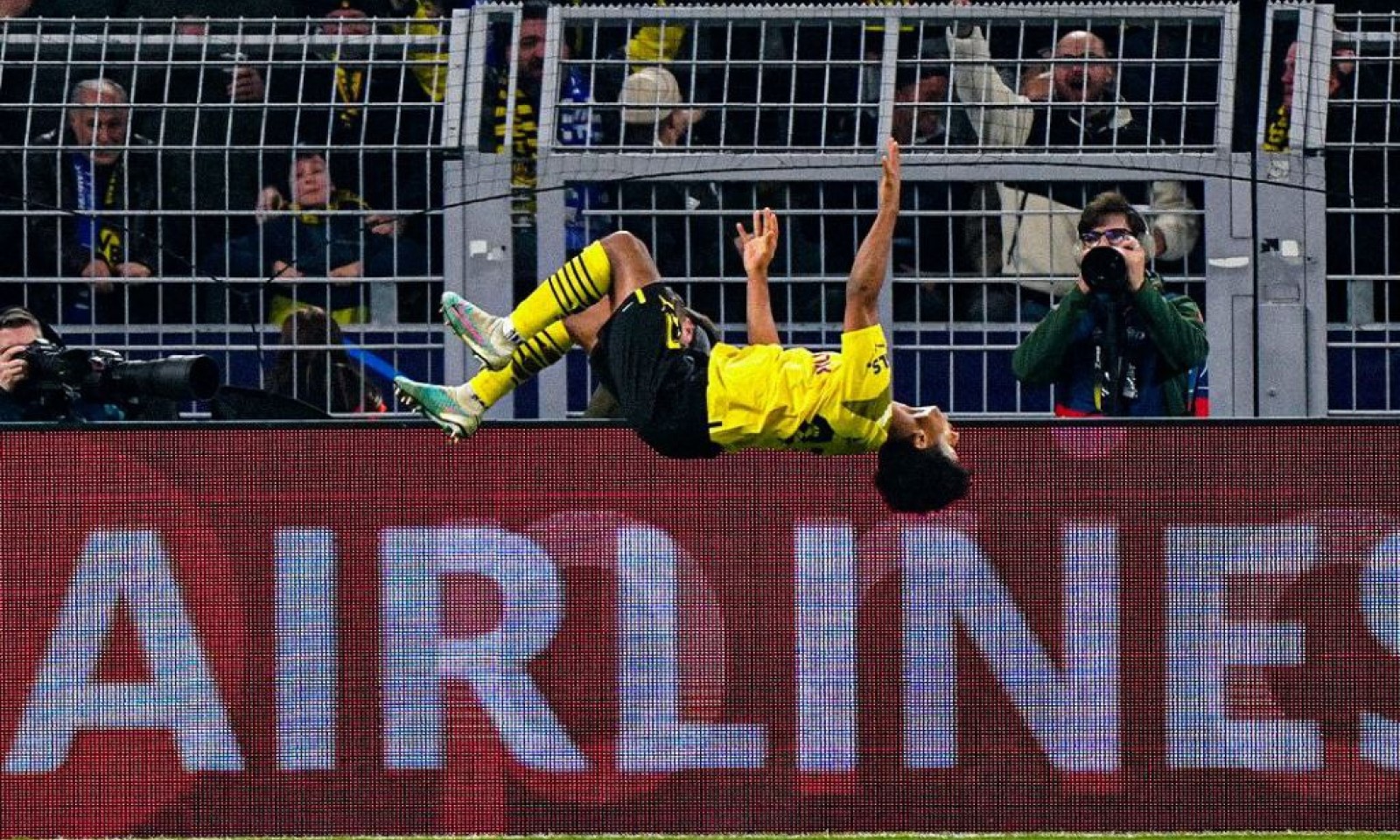 Karim Adeyemi anotó el gol del triunfo del Borussia Dortmund.
