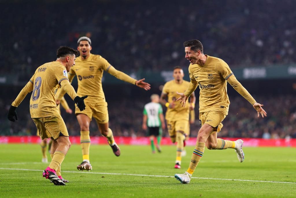 Betis 1-2 Barcelona: Lewandowski vuelve con gol a La Liga y el Barça extiende su liderato 2 Barcelona