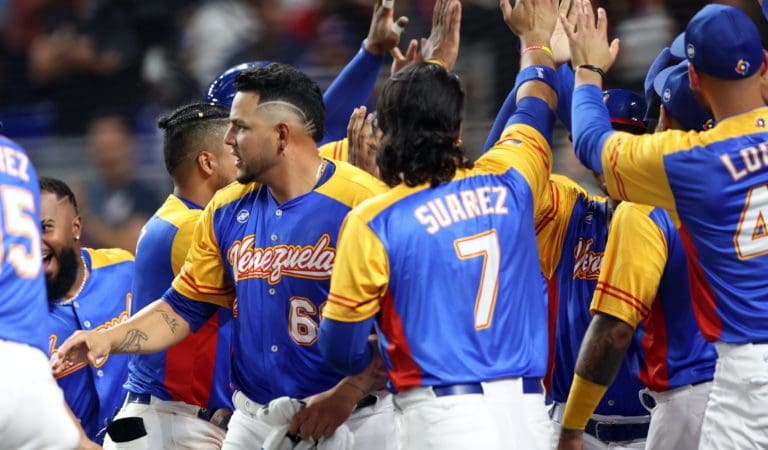 Venezuela se impuso a Dominicana y arrancó el Clásico Mundial con pie derecho