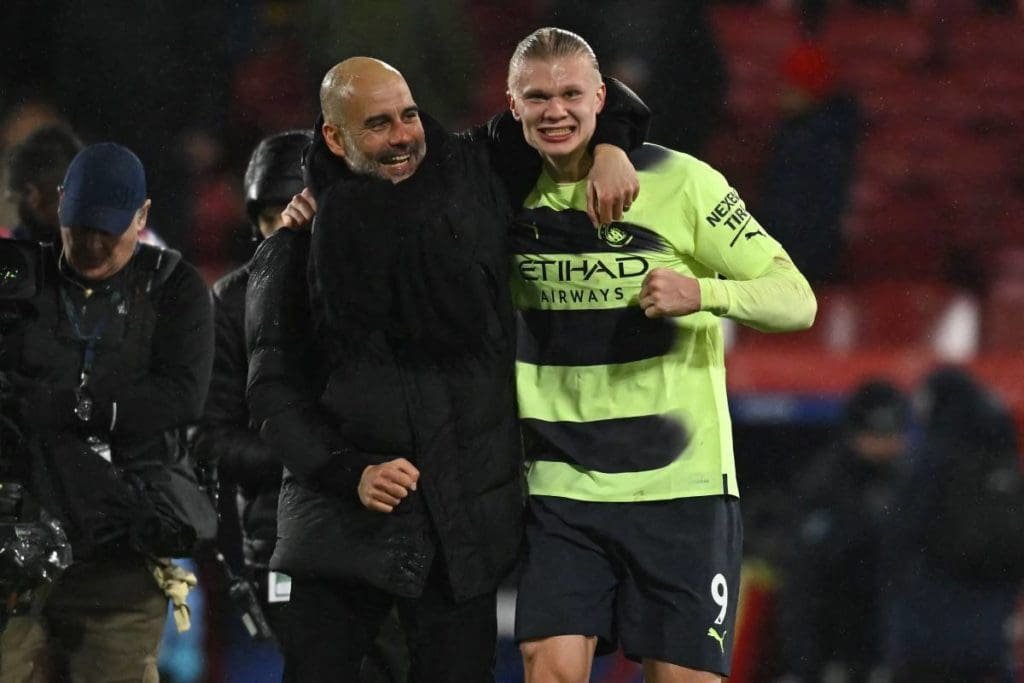 El Manchester City sufre, pero sigue a la caza del Arsenal 7 Manchester City