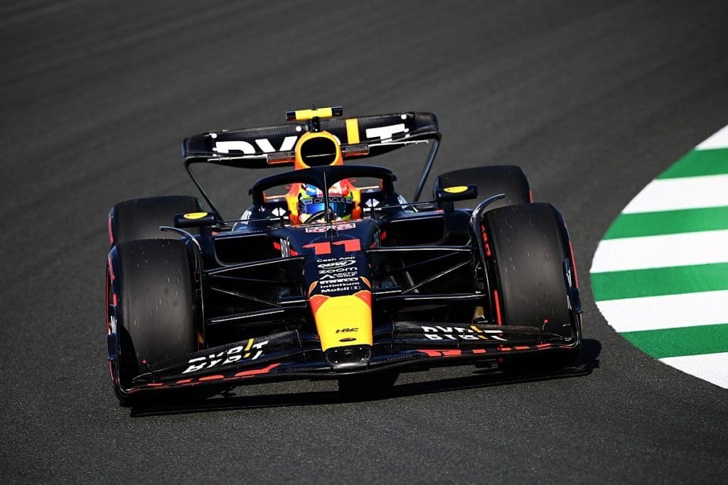 Checo Pérez se lleva la pole en Arabia Saudita 1 sergio perez red bull racing r