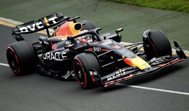Verstappen se lleva una victoria en un caótico GP de Australia  