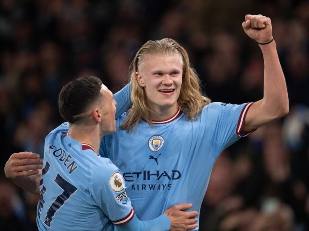 Erling Haaland tras marcar su gol 33 de la actual Premier League.