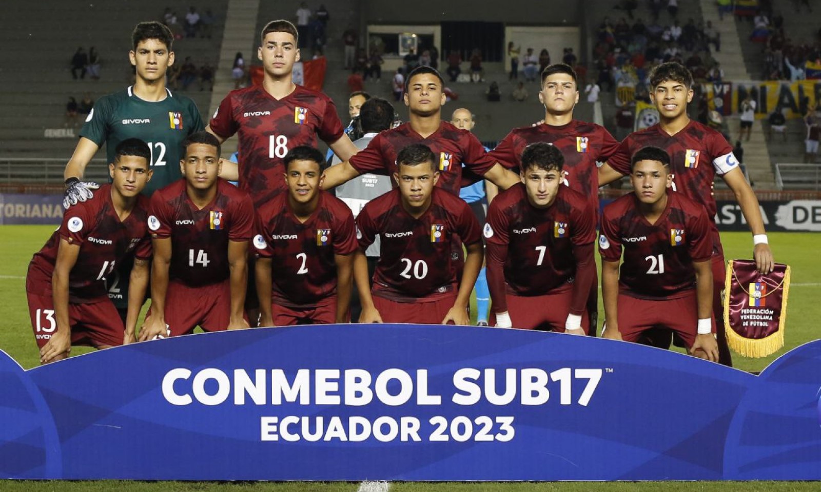 Venezuela, sin sus titulares habituales, antes del duelo contra Perú. Foto: Conmebol.