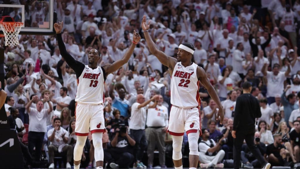 Fiesta en Miami y el Heat puso la serie en jaque 5 Adebayo y Butler